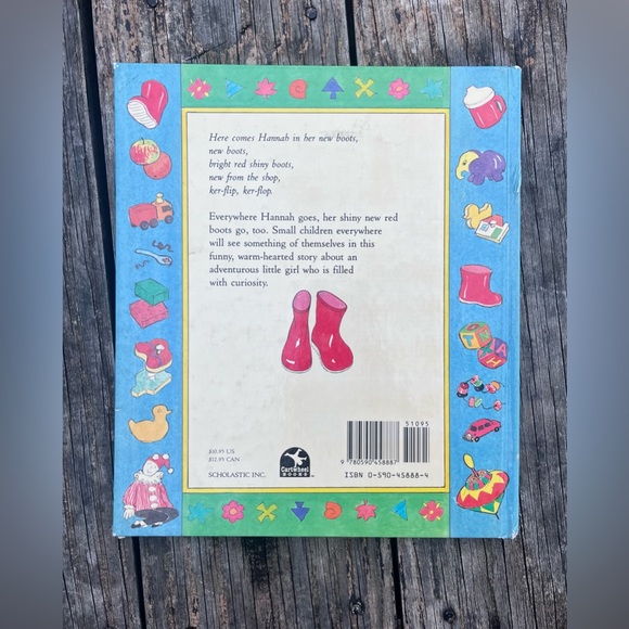 ‘HANNAH’S NEW BOOTS’ VINTAGE HARDCOVER CHILDRENS BOOK 1993 - Picture 2 of 10